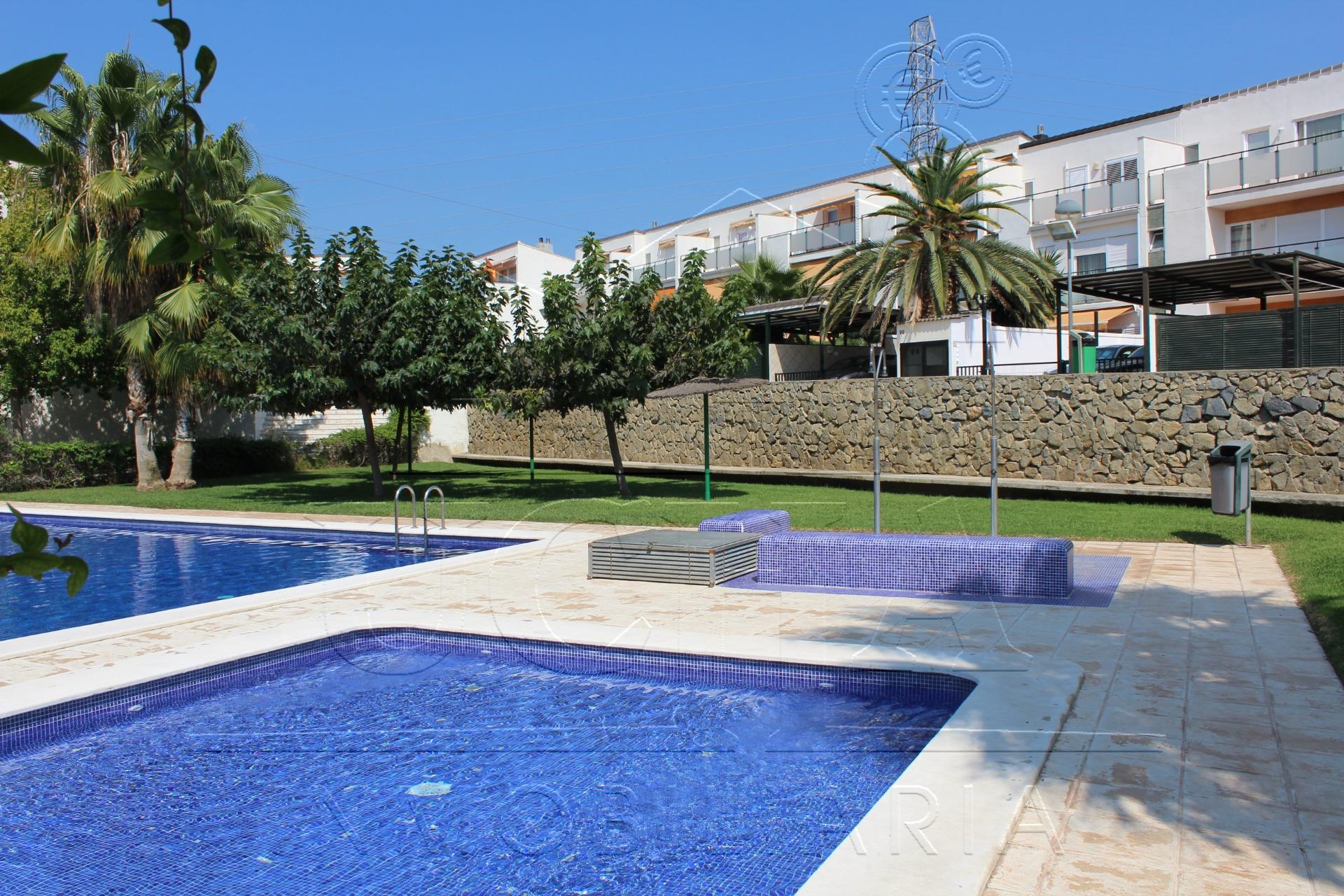 Amplia Vivienda en Mas Camarena con Piscina y Parque Infantil — 32